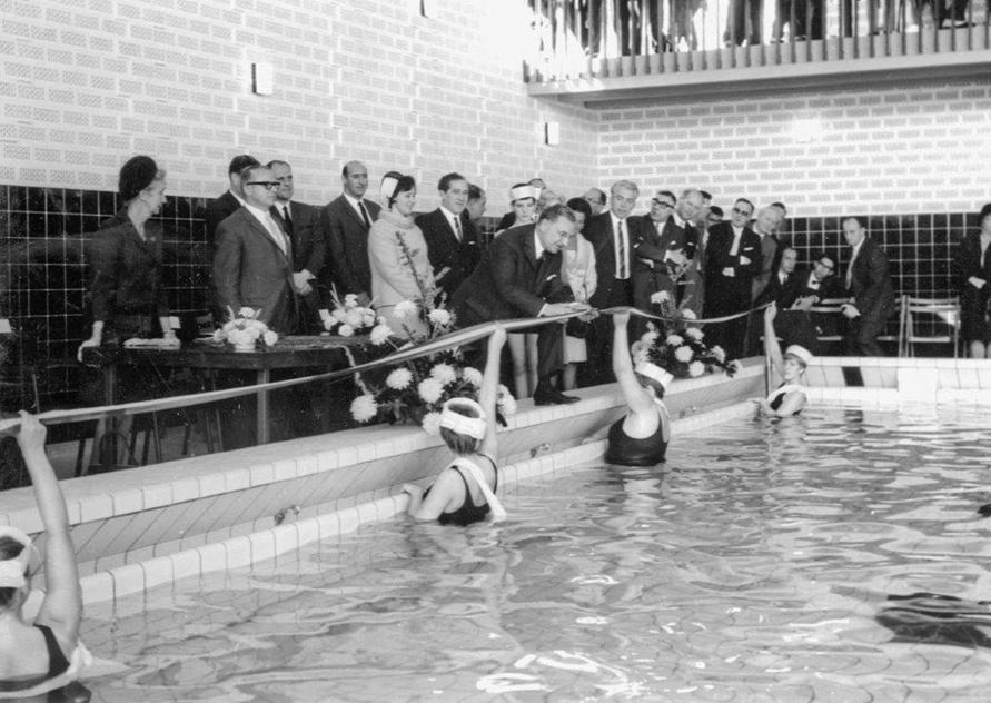 Gouden jubileum zwembad met de sloop in zicht